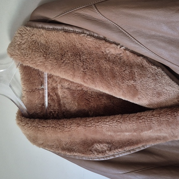 Vintage Leather Ranch 1980s Dolman Sleeve Tan Shearling Jacket, Size M - Picture 3 of 15